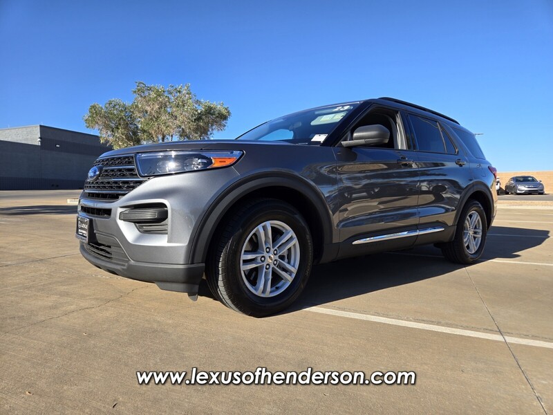 2023 Ford Explorer XLT photo 2