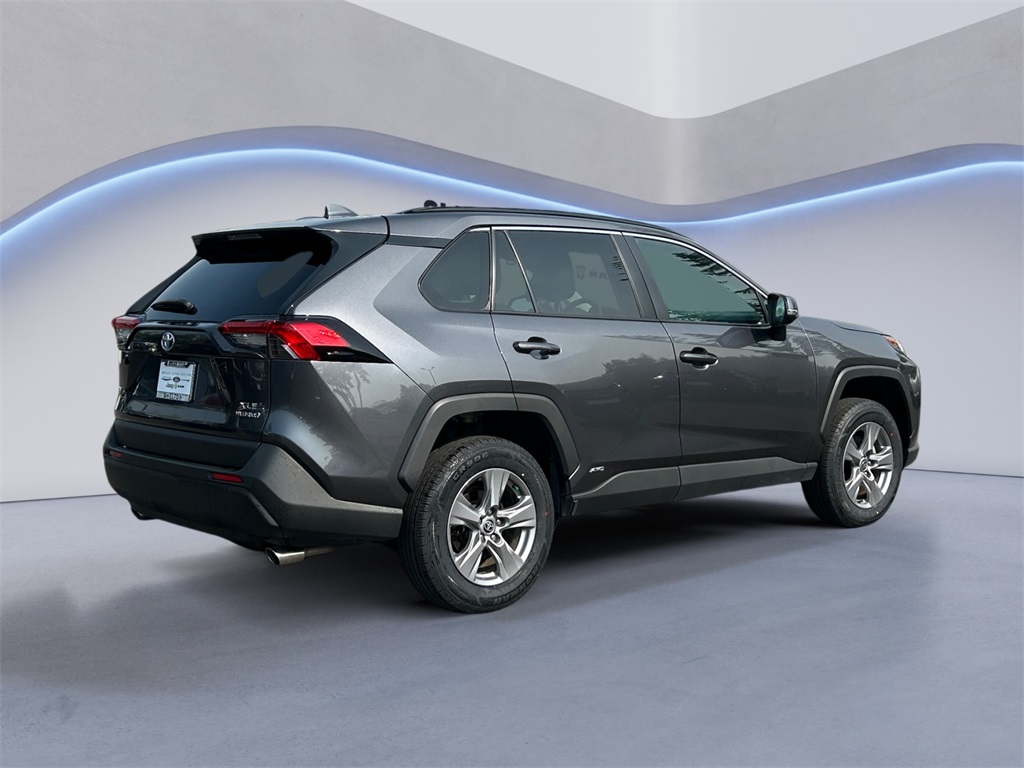 2022 Toyota RAV4 Hybrid XLE photo 4