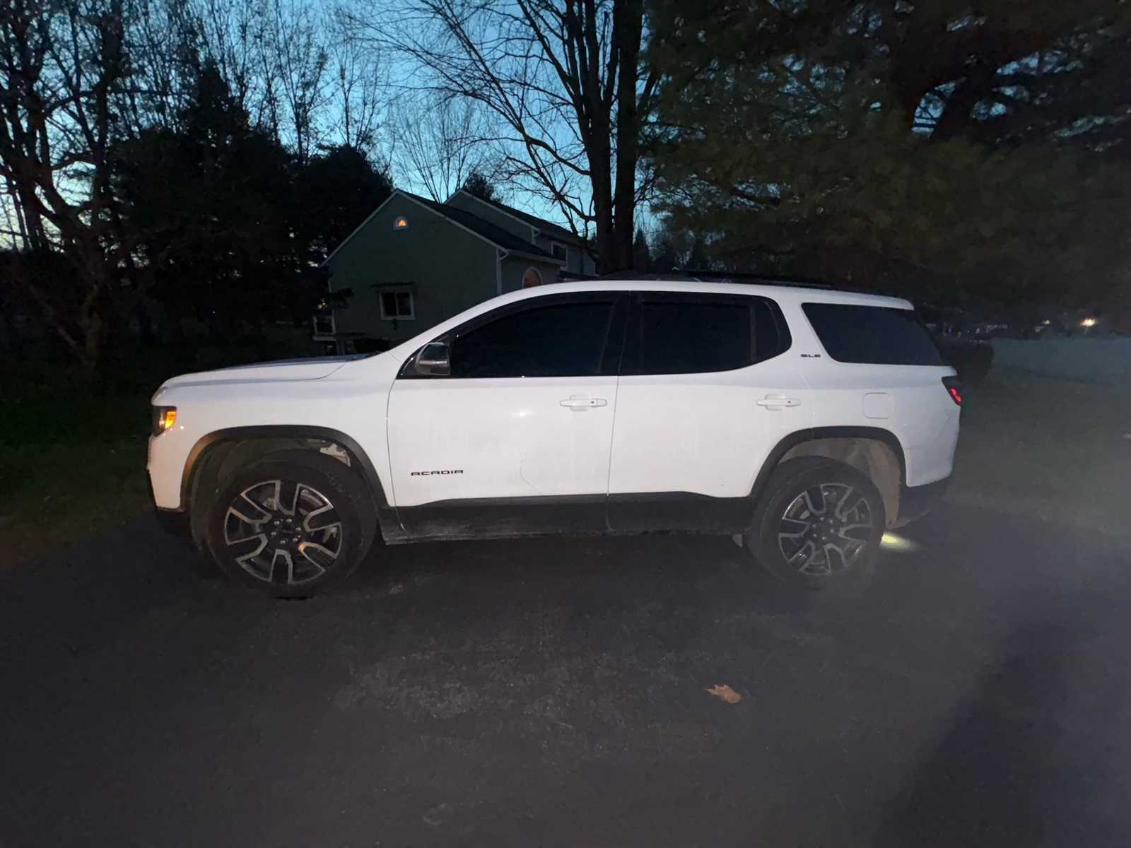 2021 GMC Acadia SLE's photo