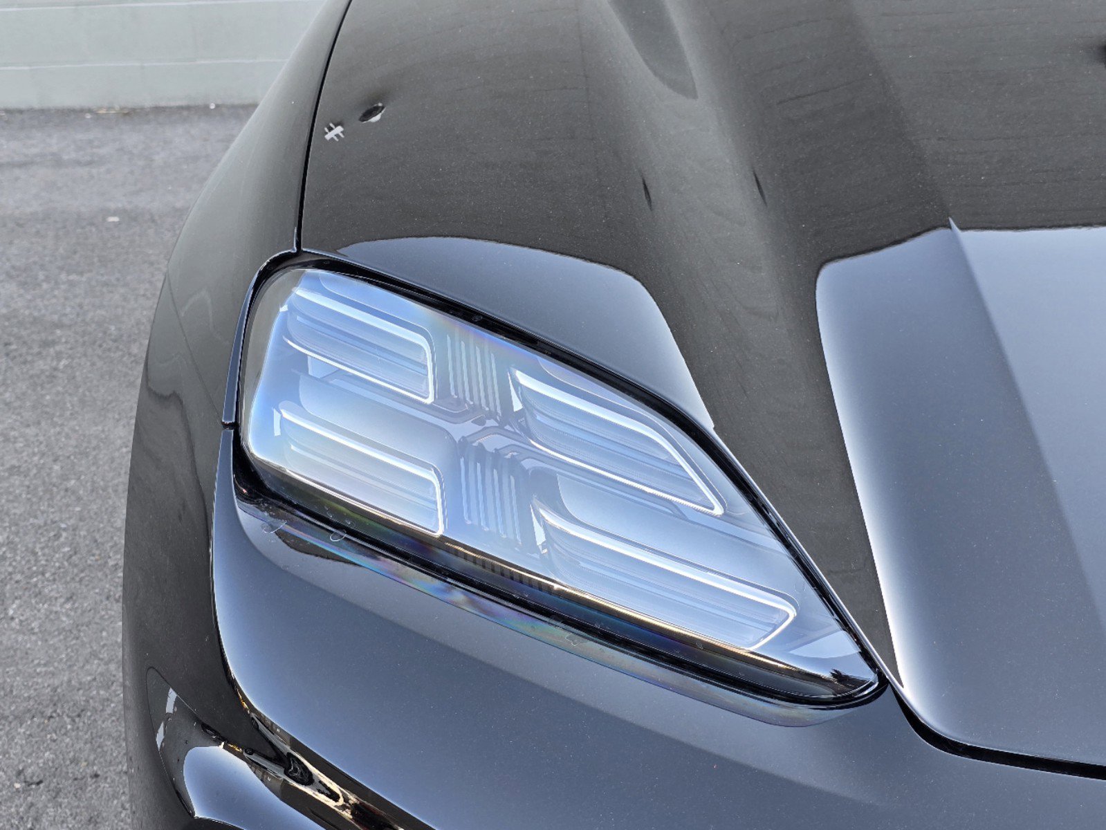 2025 Porsche Macan Electric photo 12
