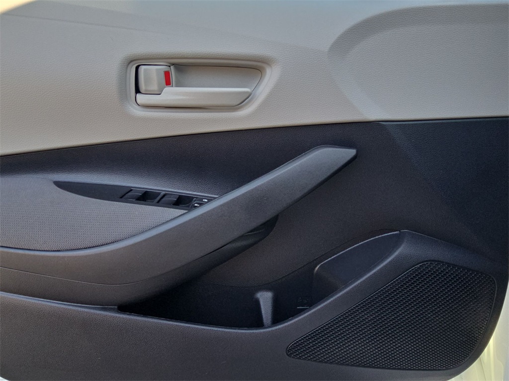 2023 Toyota Corolla LE photo 18