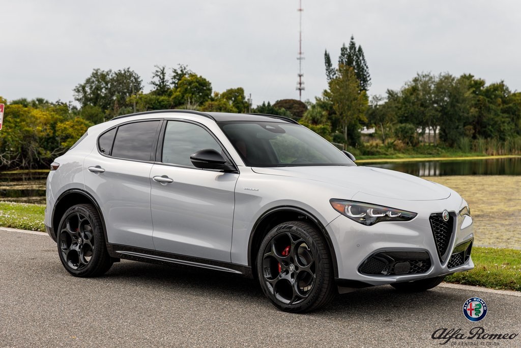 2025 Alfa Romeo Stelvio Base's photo