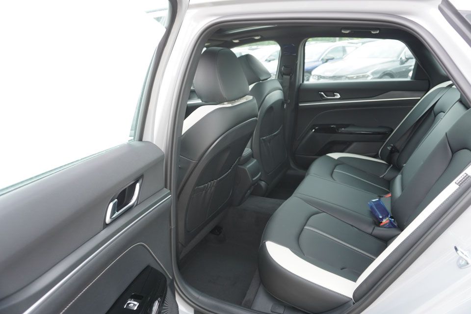 2025 Kia K5 GT-Line photo 11