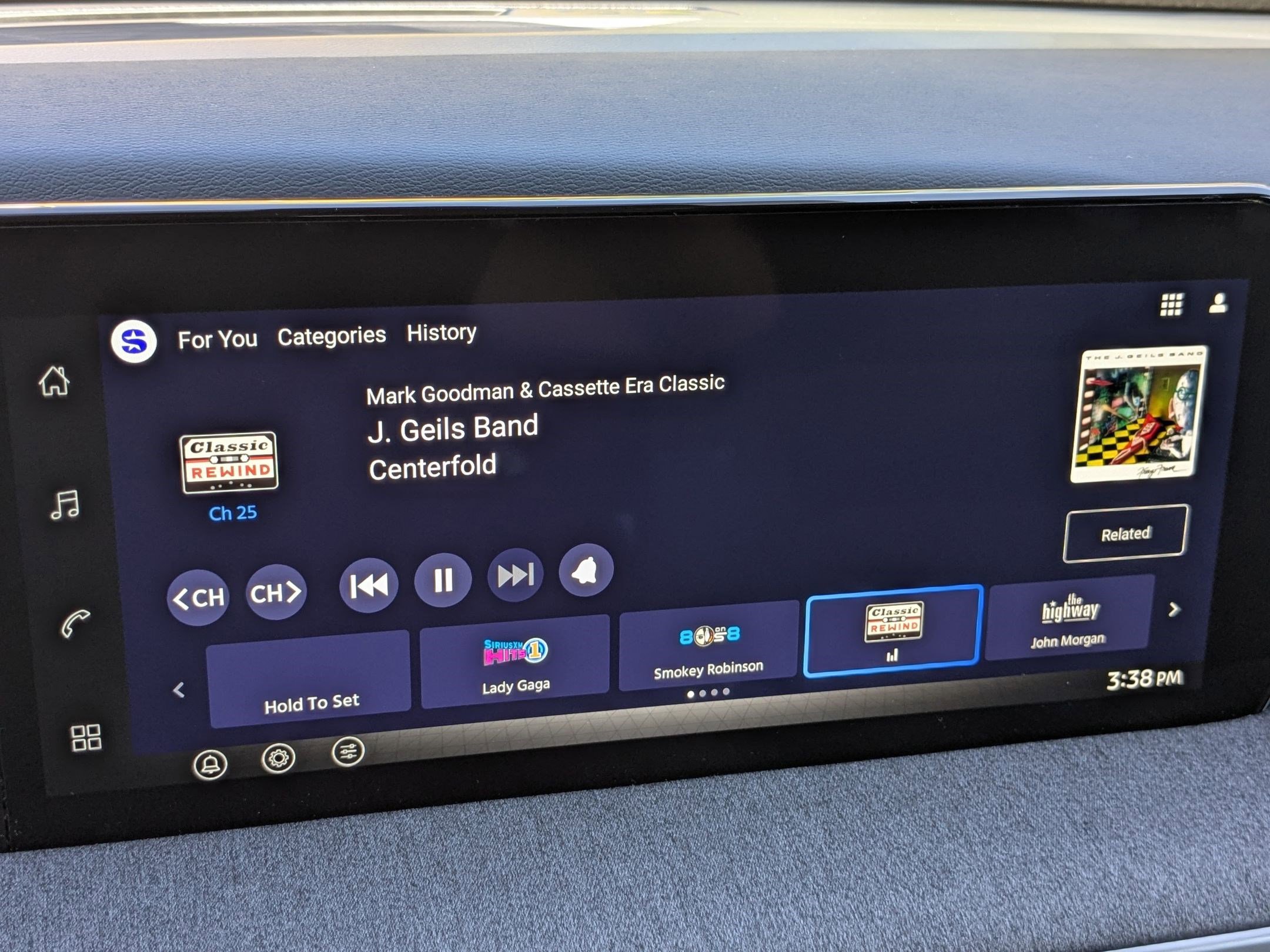 2026 Nissan Kicks SV photo 3