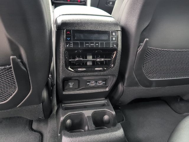 2025 Jeep Grand Cherokee Limited photo 9