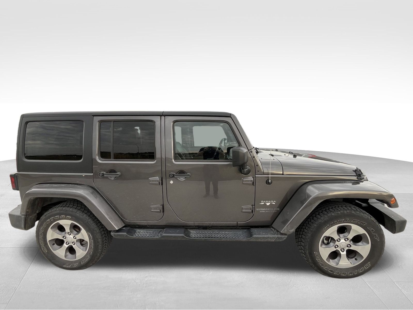 2016 Jeep Wrangler Unlimited Sahara photo 3