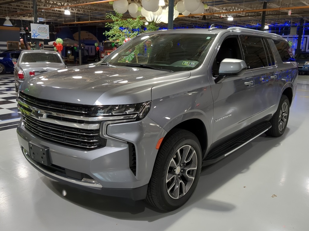 2021 Chevrolet Suburban LT's photo