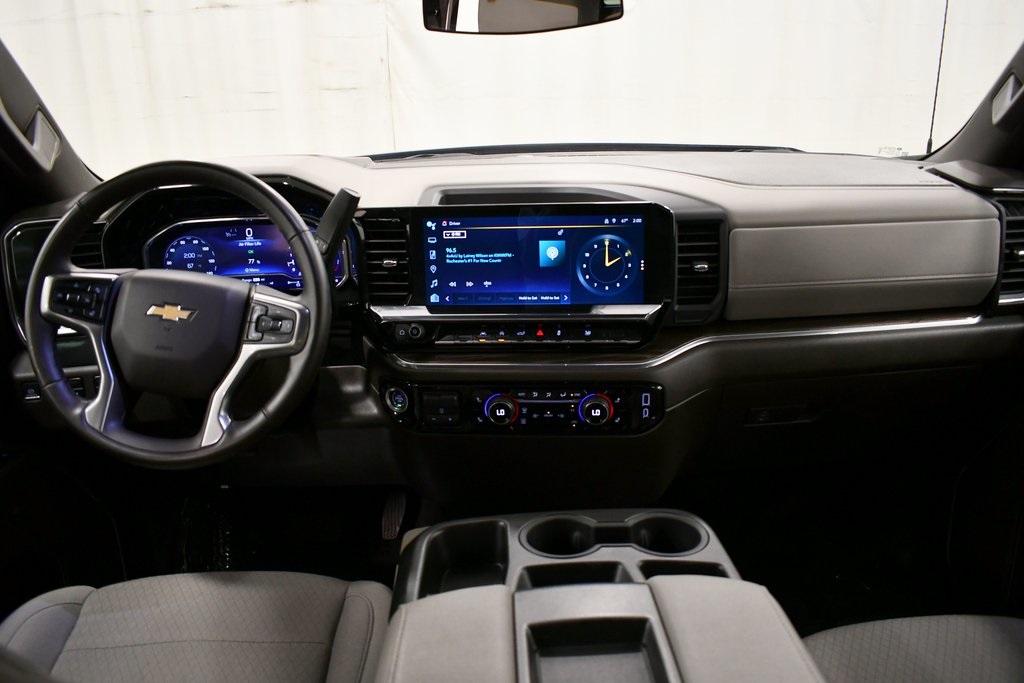 2025 Chevrolet Silverado 1500 LT photo 3