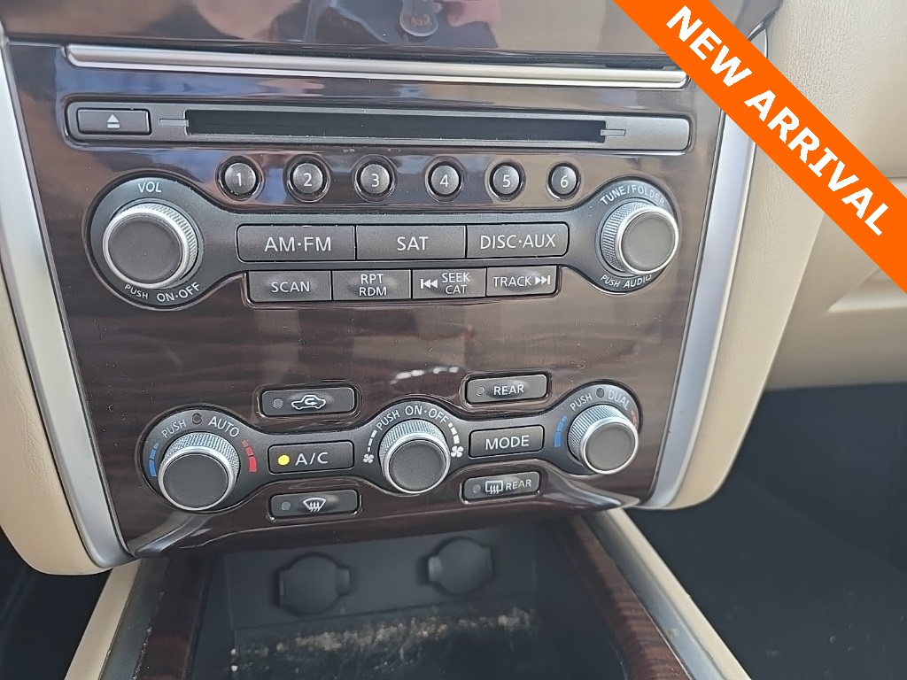 2016 Nissan Pathfinder SL photo 13