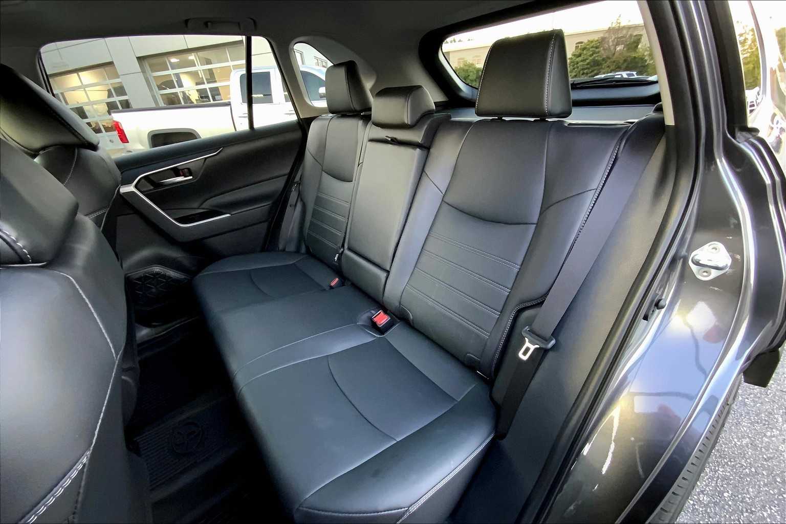 2024 Toyota RAV4 XLE Premium photo 16