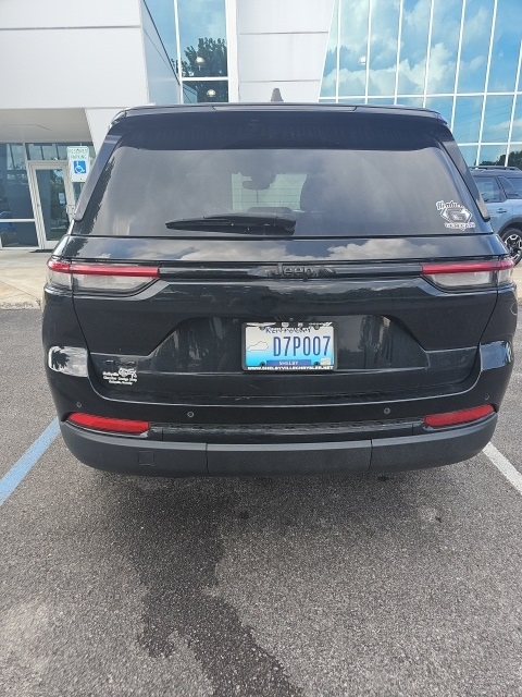 2023 Jeep Grand Cherokee Altitude photo 2