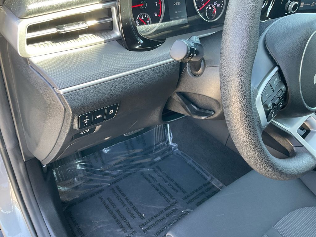 2023 Kia K5 LXS photo 12
