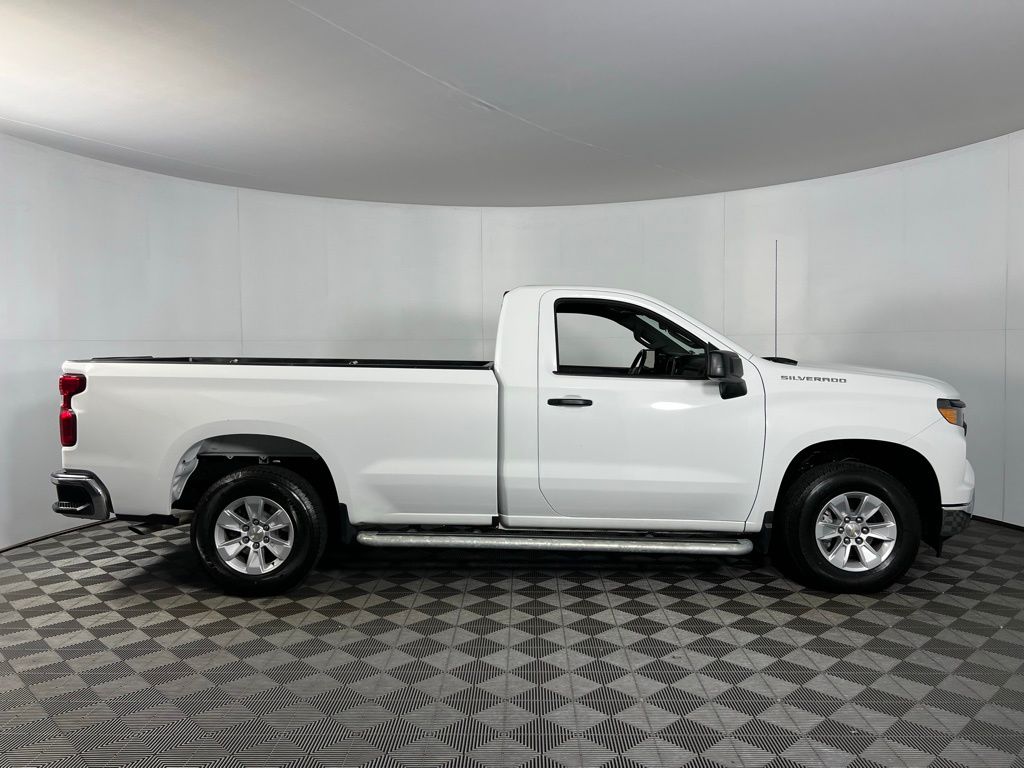 2024 Chevrolet Silverado 1500 photo 2