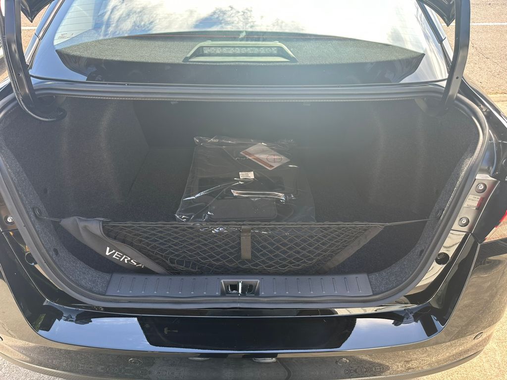 2025 Nissan Versa 1.6 S photo 27