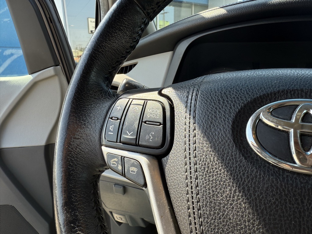 2017 Toyota Sienna Limited XLE Premium photo 11