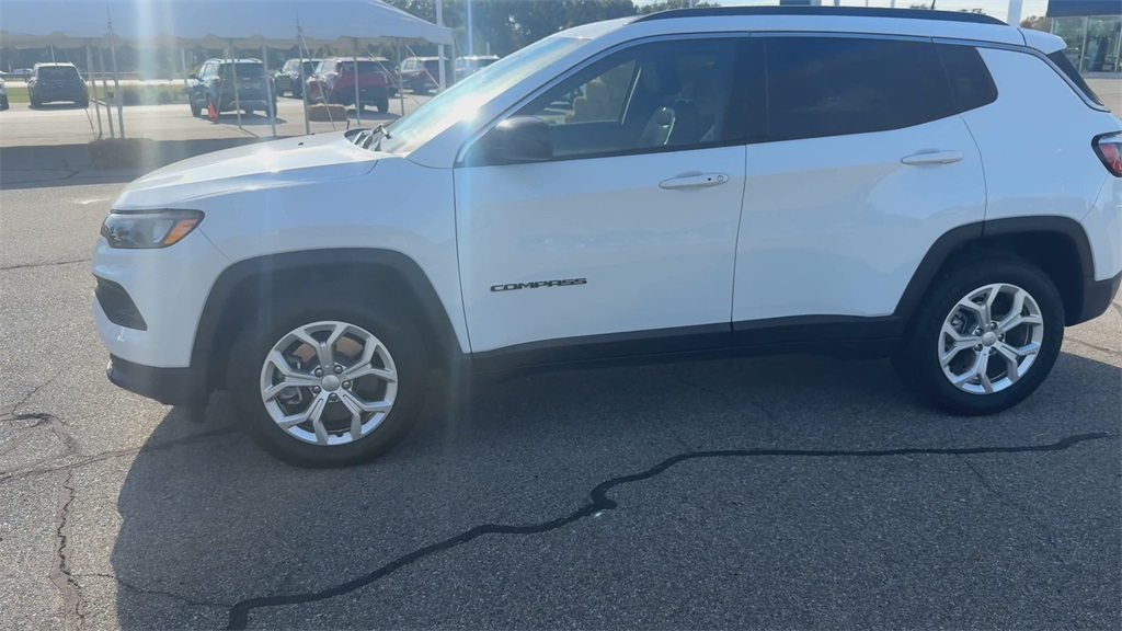 2024 Jeep Compass Latitude photo 4