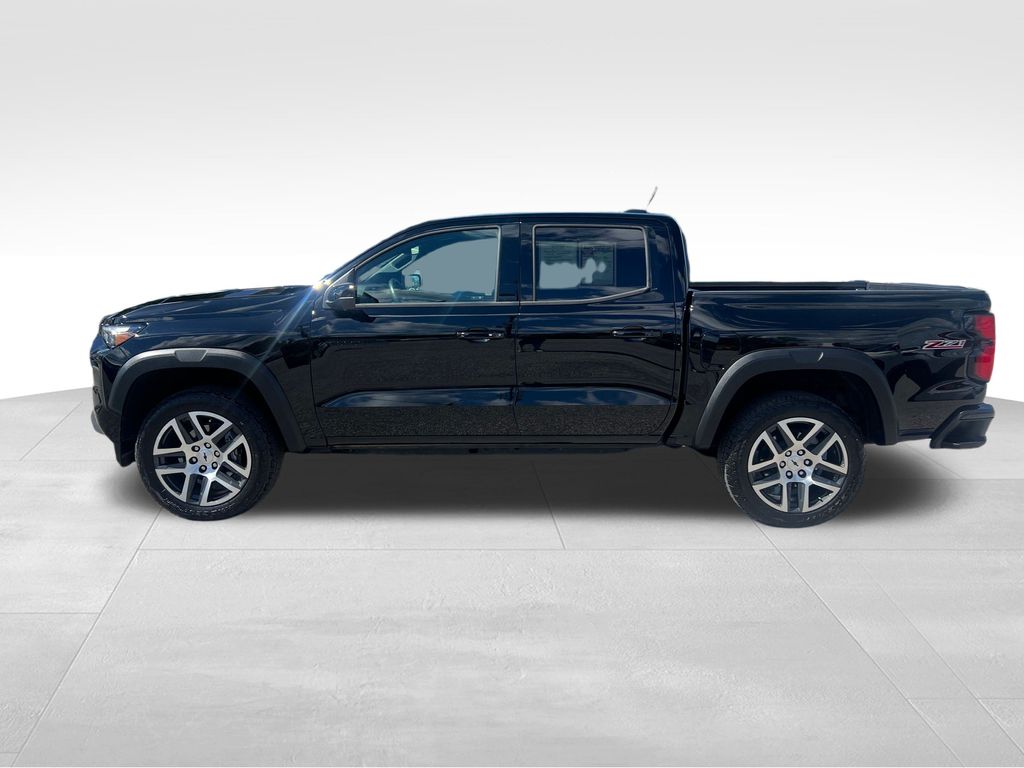 2024 Chevrolet Colorado Z71 photo 2