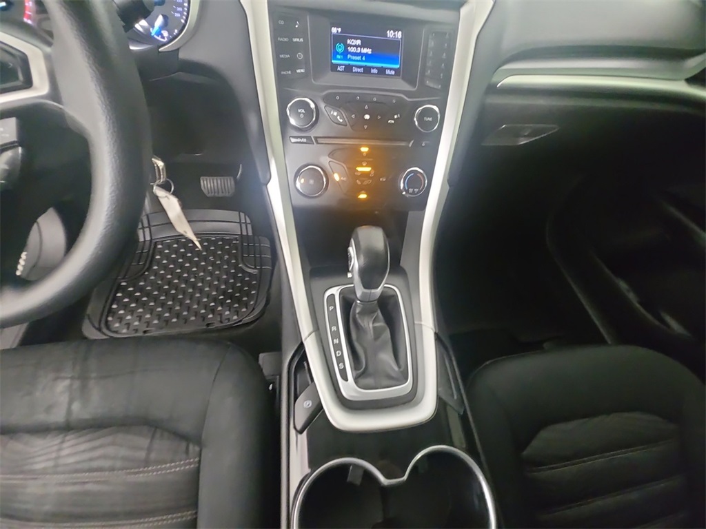 2016 Ford Fusion SE photo 11