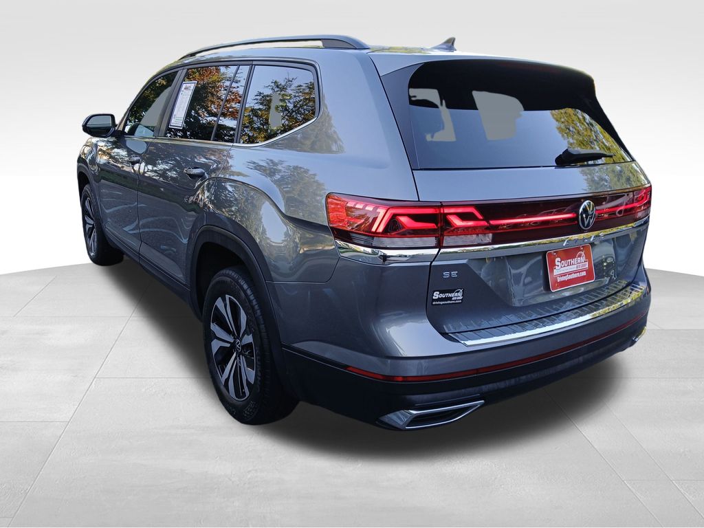 2024 Volkswagen Atlas SE photo 2