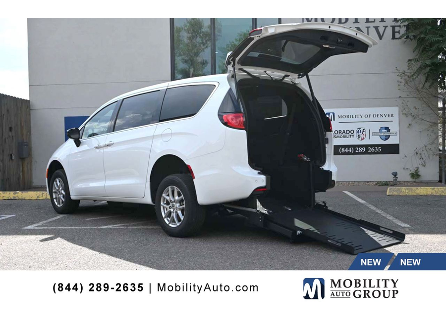 2025 Chrysler Voyager LX