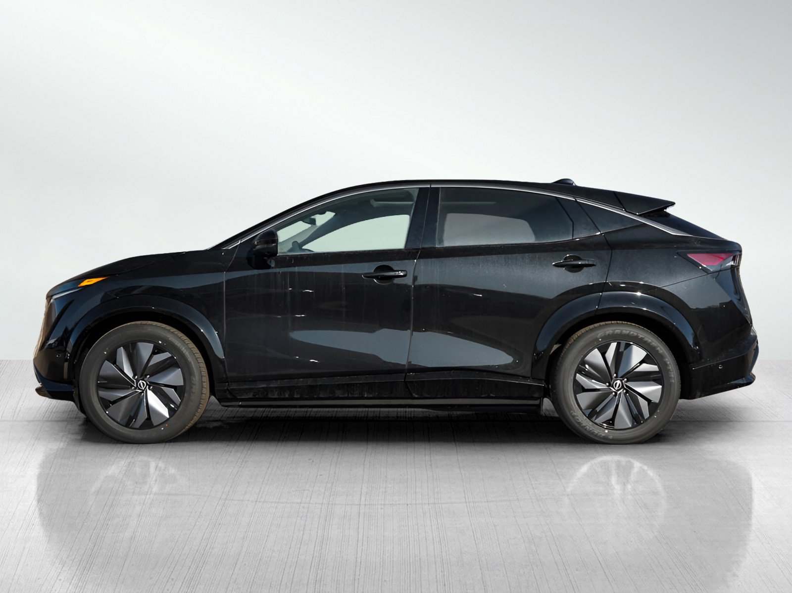 2025 Nissan ARIYA Platinum e-4ORCE photo 3