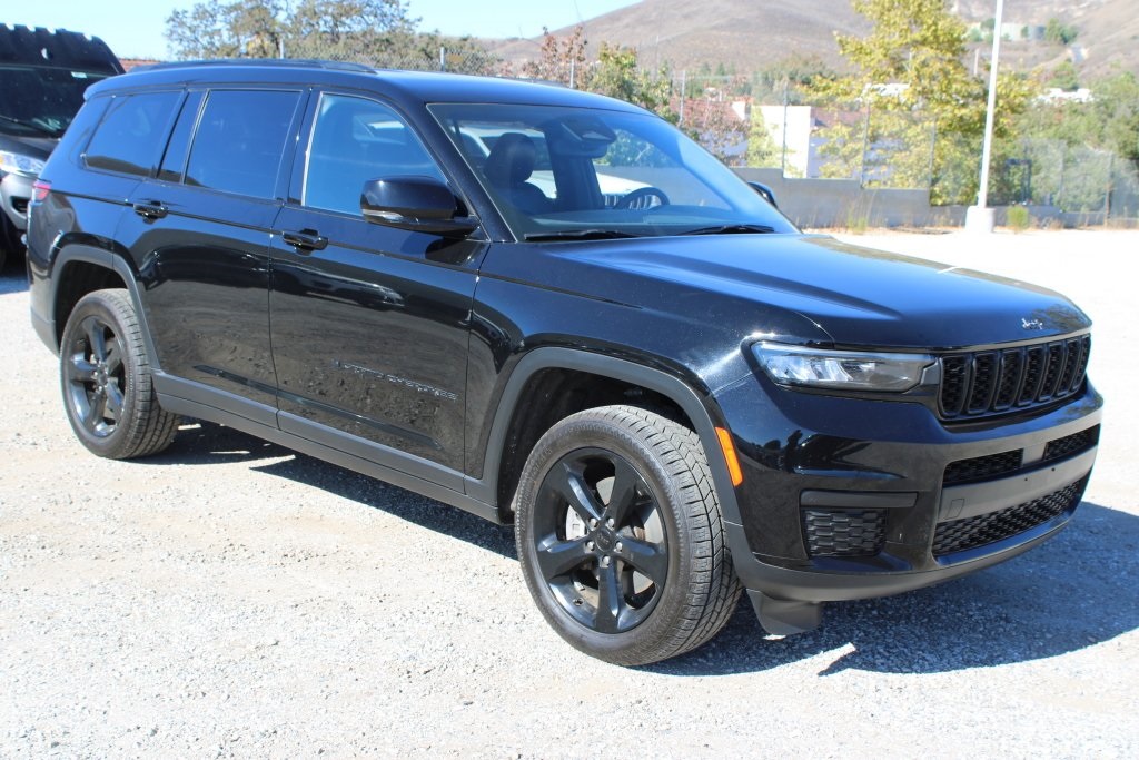 2023 Jeep Grand Cherokee Altitude photo 3