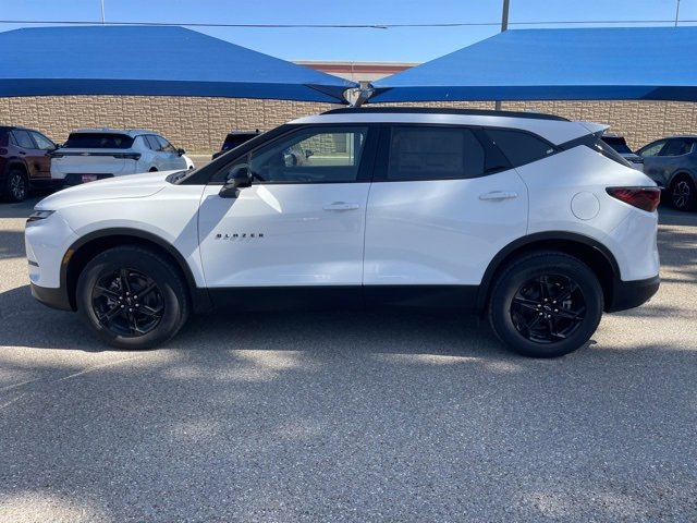 2025 Chevrolet Blazer 2LT photo 2
