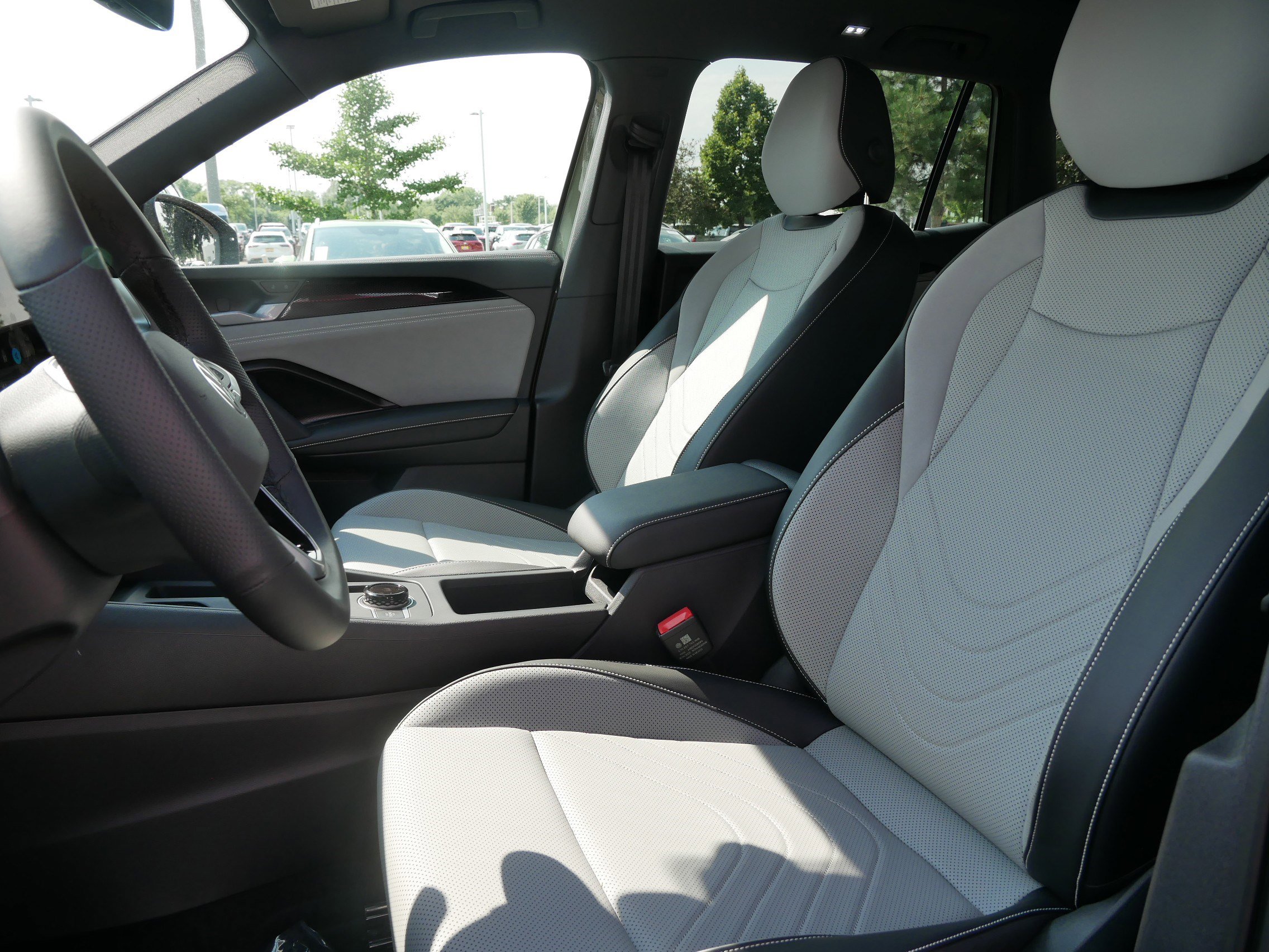2025 Volkswagen Tiguan SE R-Line Black photo 4