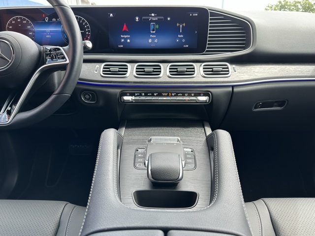 2025 Mercedes Benz GLE 450e photo 12