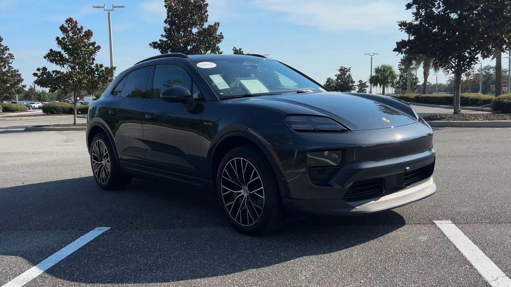 2024 Porsche Macan Electric 4 photo 2