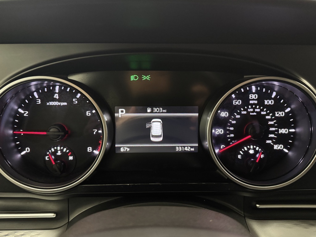 2024 Kia Carnival LX photo 17