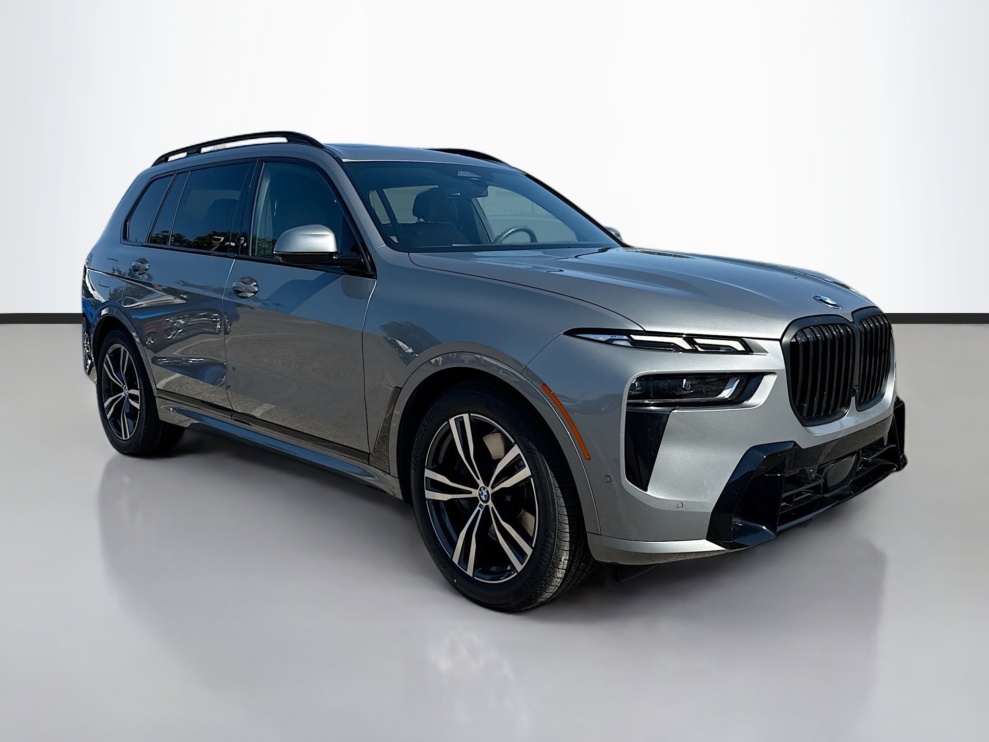2023 BMW X7 40i's photo