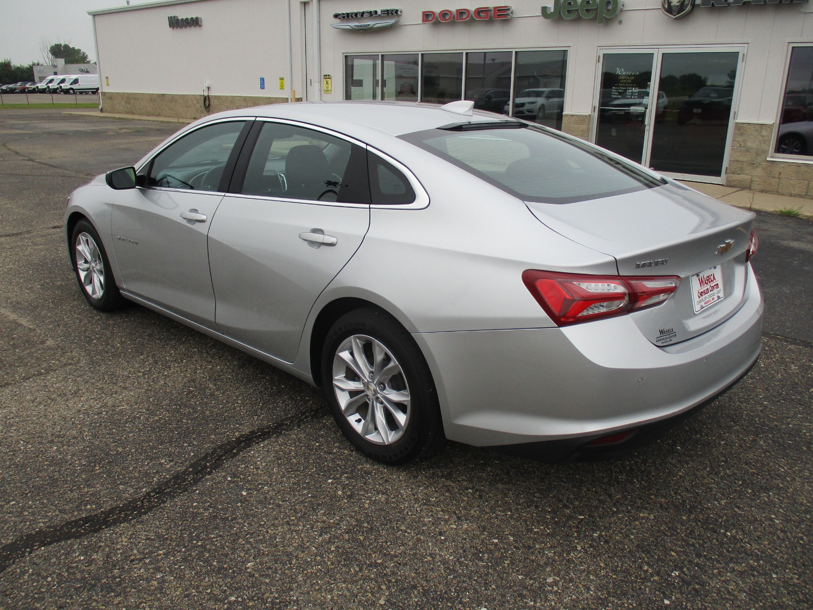 2021 Chevrolet Malibu 1LT photo 3