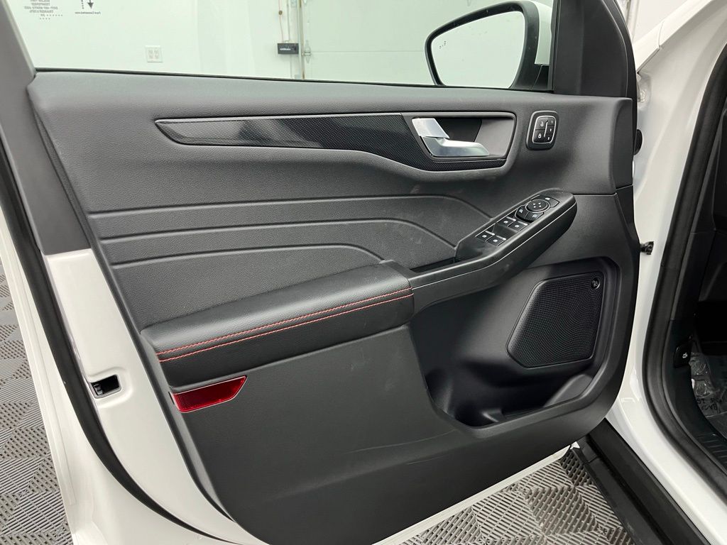 2024 Ford Escape ST-Line Select photo 11
