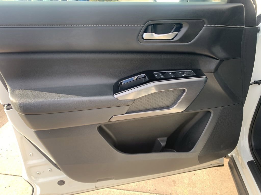2023 Nissan Pathfinder SL photo 12