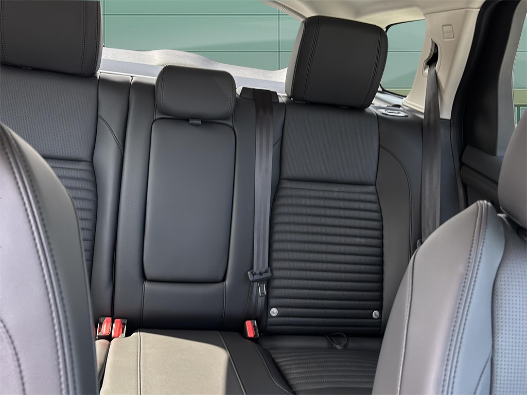 2025 Land Rover Discovery Sport S photo 8