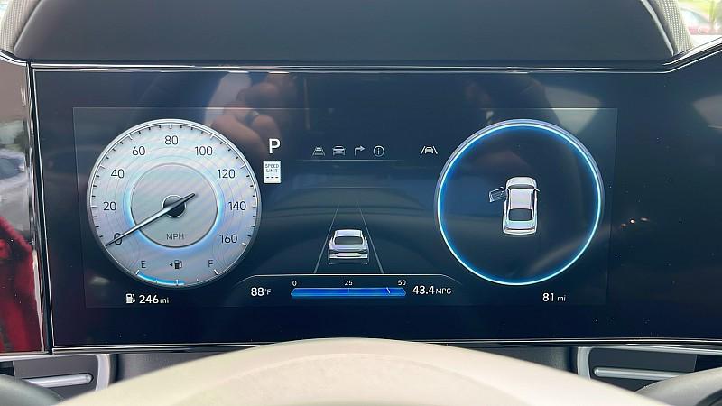 2025 Hyundai Elantra SEL Convenience photo 40