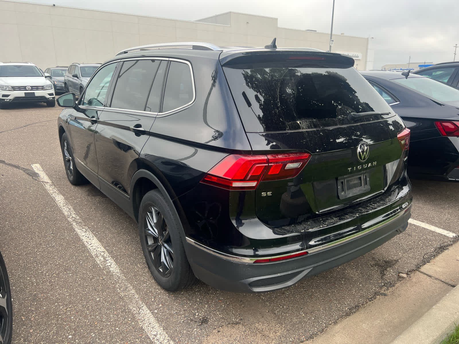 2022 Volkswagen Tiguan SE photo 4