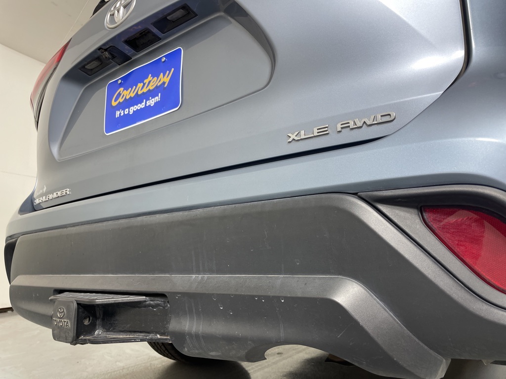 2021 Toyota Highlander XLE photo 12