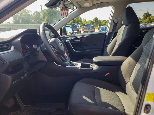 2022 Toyota RAV4 XLE photo 8