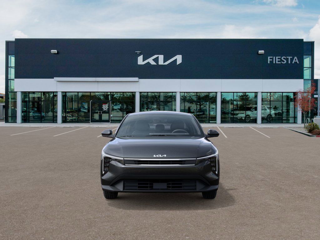 2025 Kia K4 LXS photo 2