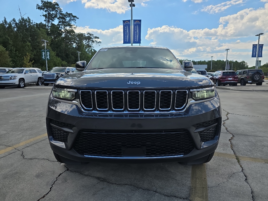 2025 Jeep Grand Cherokee Laredo X photo 2