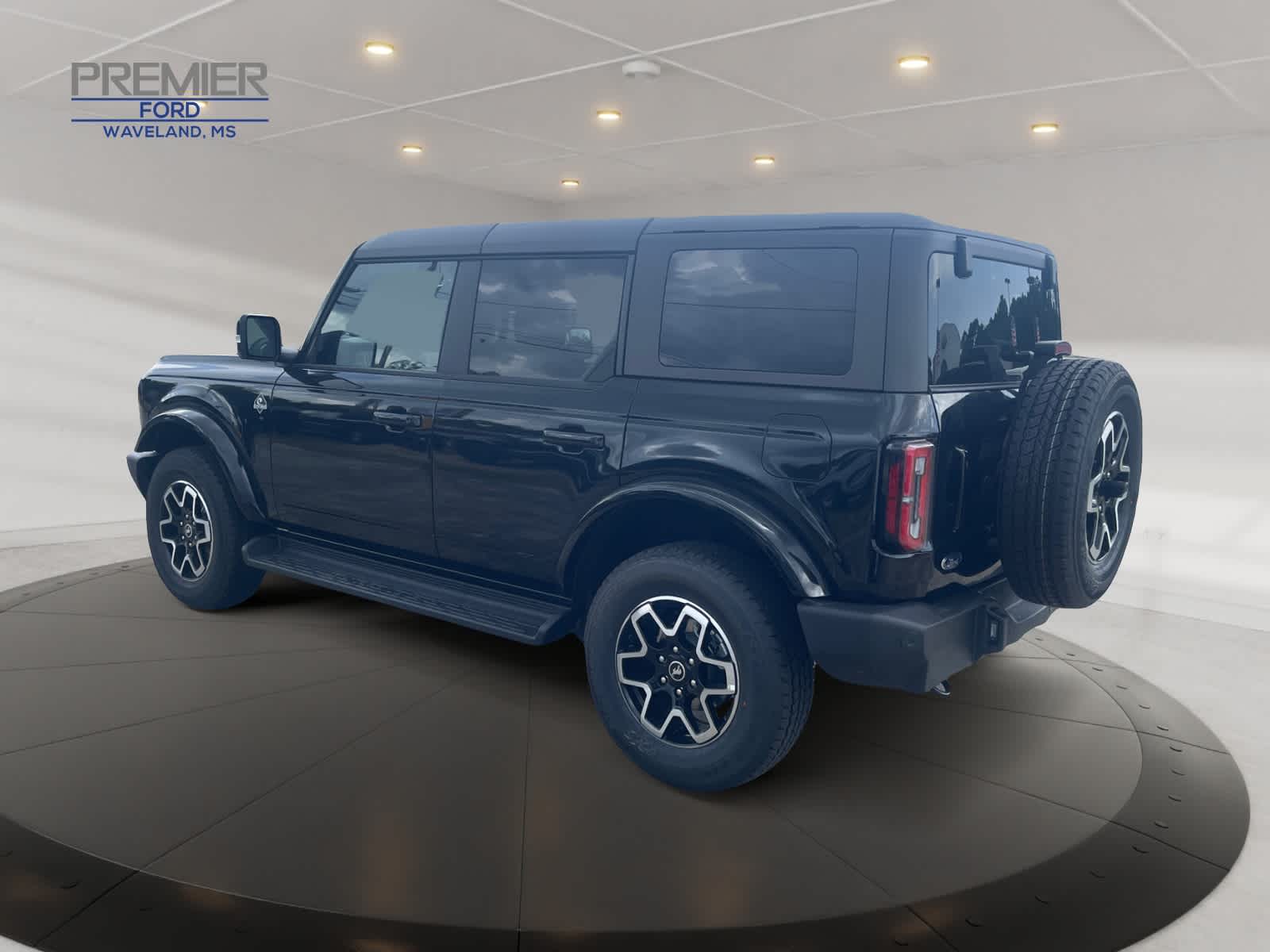 2025 Ford Bronco Outer Banks photo 3