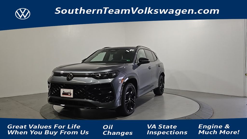 2025 Volkswagen Tiguan SE R-LINE BLACK's photo