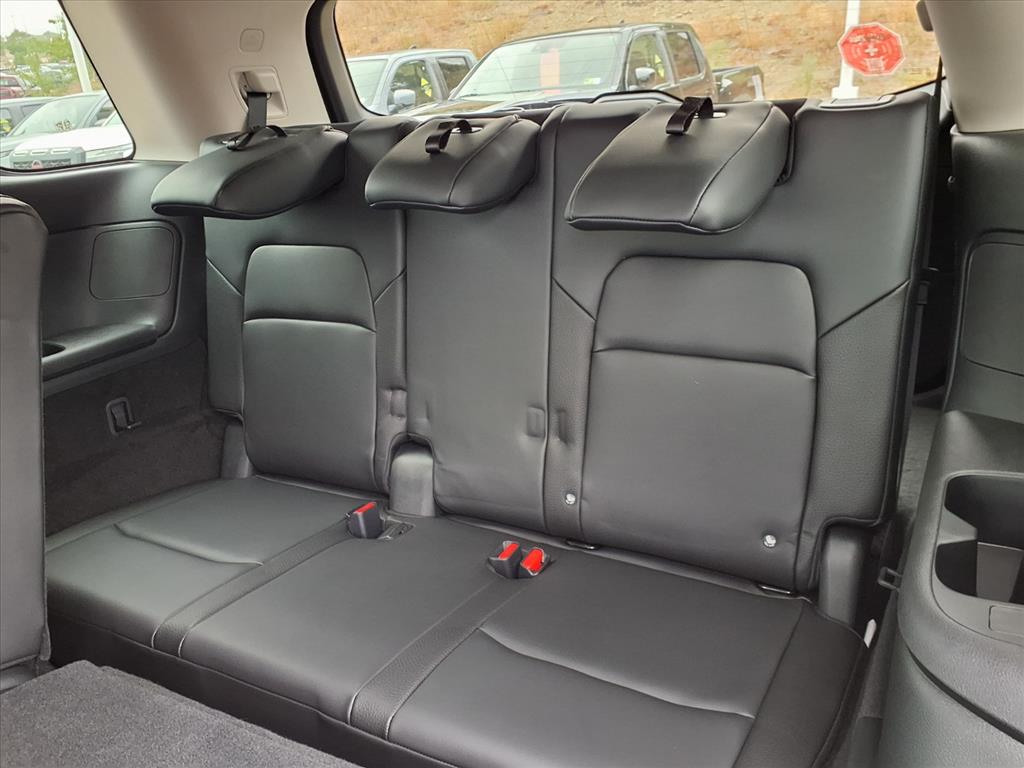 2025 Nissan Pathfinder SL photo 3