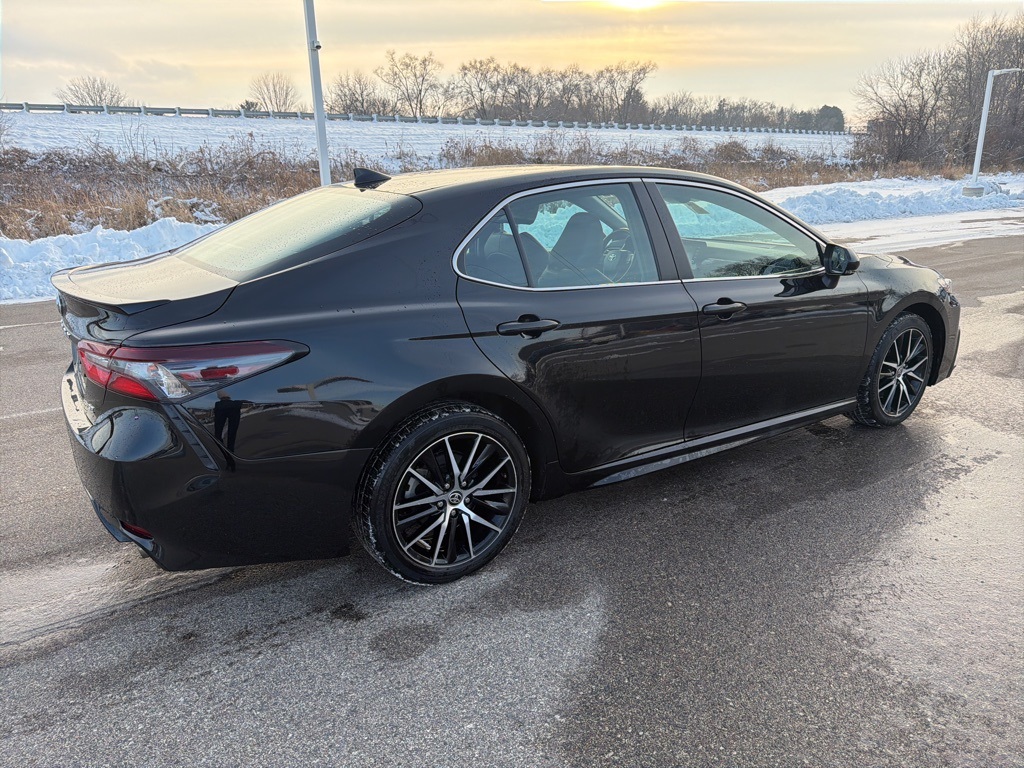 2024 Toyota Camry SE photo 3