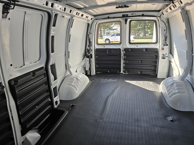 2025 Chevrolet Express 2500 Work Van photo 15