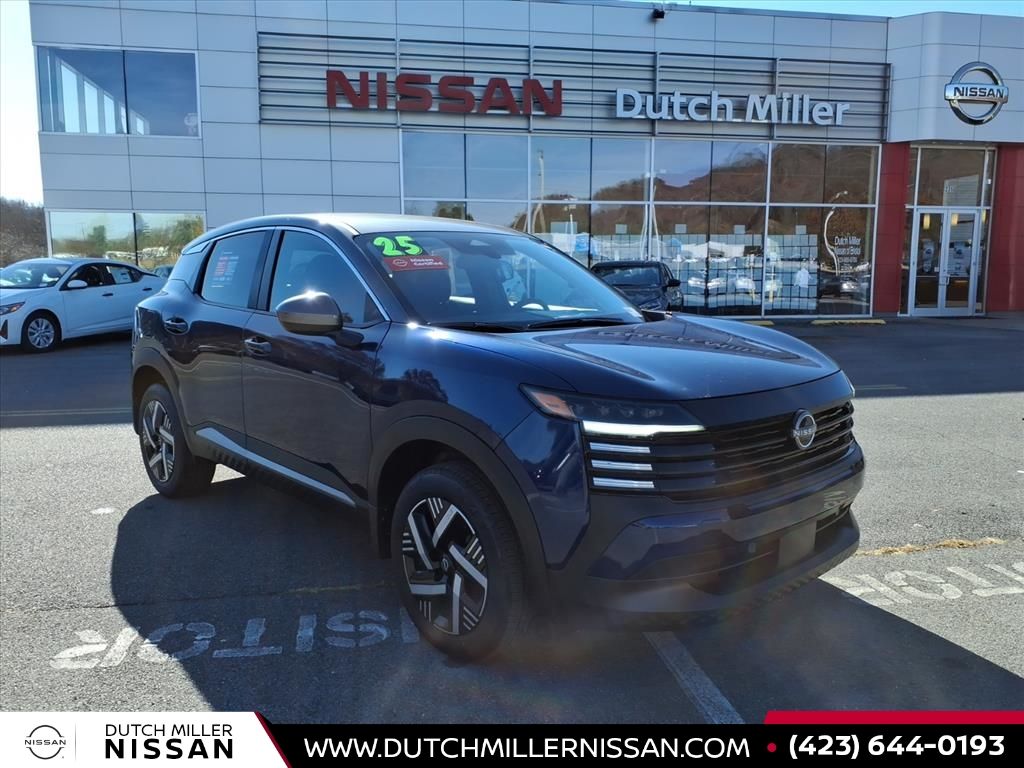 2025 Nissan Kicks SV's photo