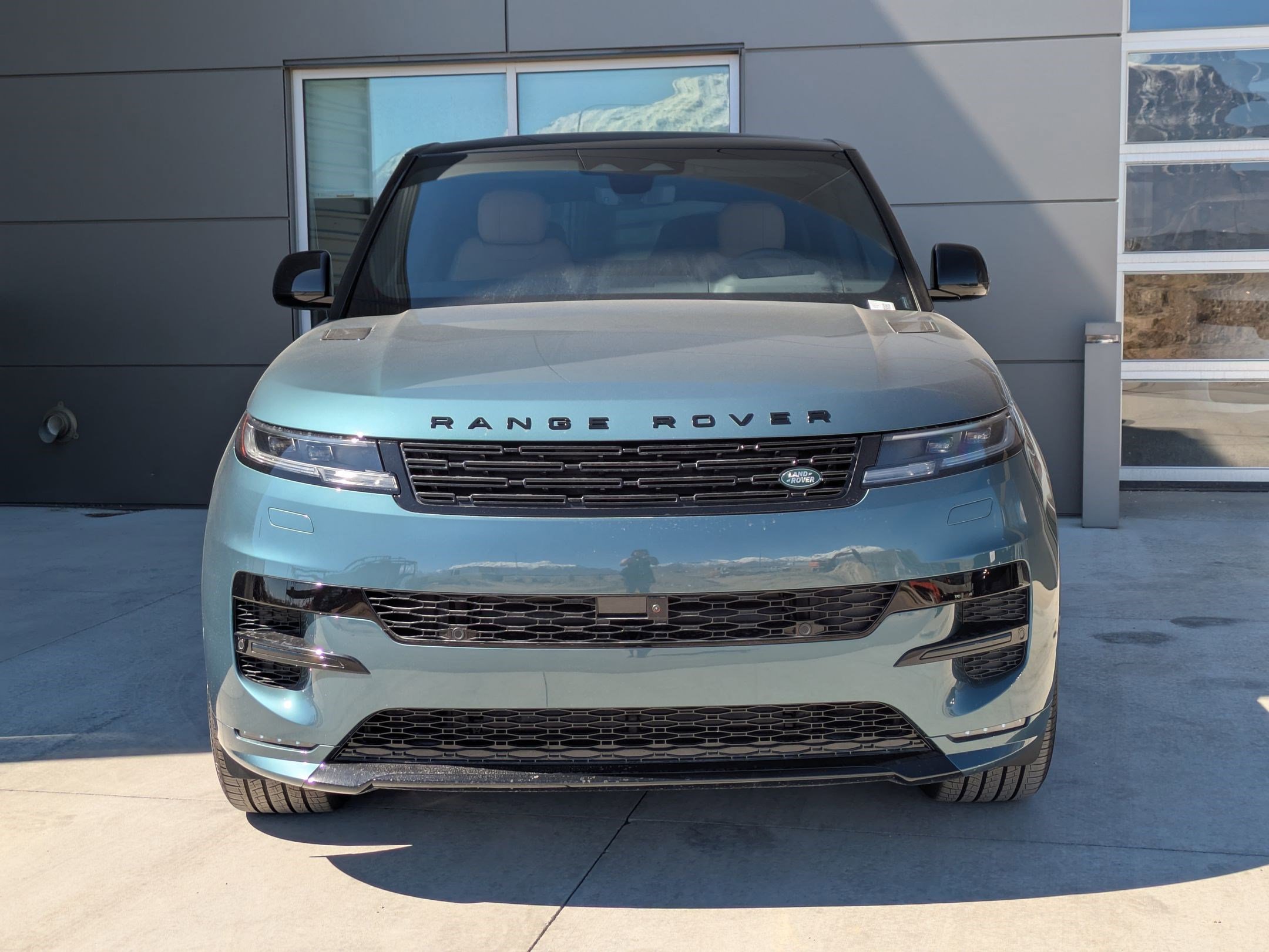 2025 Land Rover Range Rover Sport SE photo 2