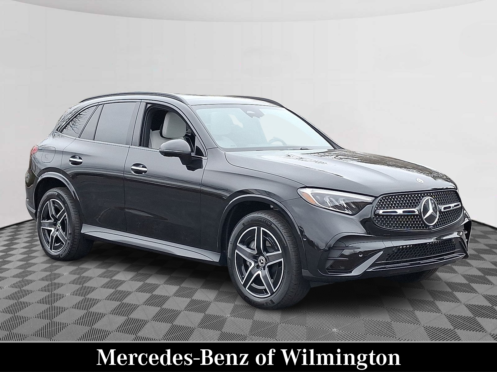 2025 Mercedes-Benz GLC Base's photo
